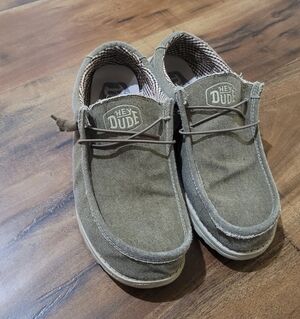 Heydude Mens Canvas Slip On Shoes Size 9